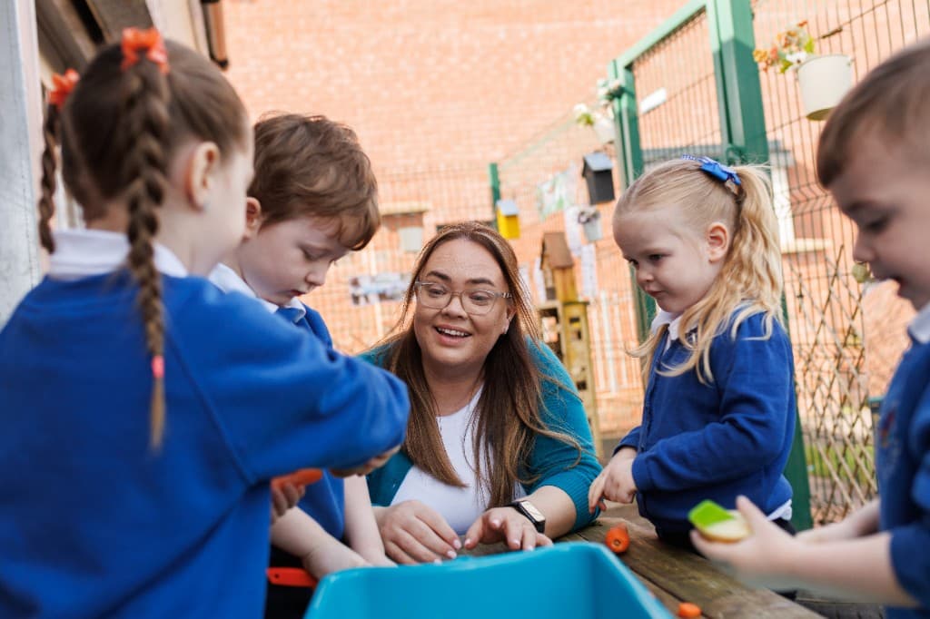 Teacher supporting children at Ballybeen Women's Centre